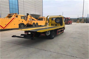 荥经非事故拖车